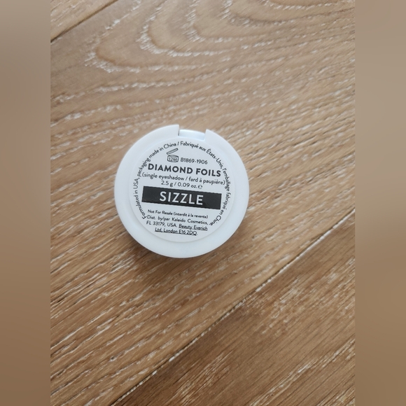 KALEIDO COSMETICS | NWOT Diamond Foils eyeshadow in Sizzle - Picture 3 of 6